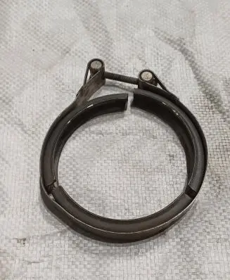 Volkswagen PASSAT B8 Muffler pipe connector clamp 04L131455A