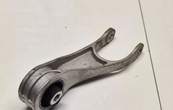 Porsche Macan (95B) Engine mounting bracket 95B199331A