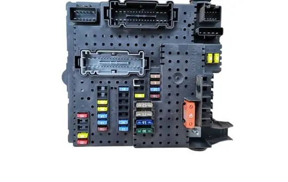 Volvo XC90 Fuse module 30728512 28017881 05W454