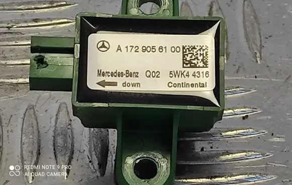 Mercedes-Benz C W204 Airbag deployment crash/impact sensor A1729056100