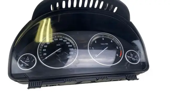 BMW 5 F10 F11 Speedometer (instrument cluster) 6835413