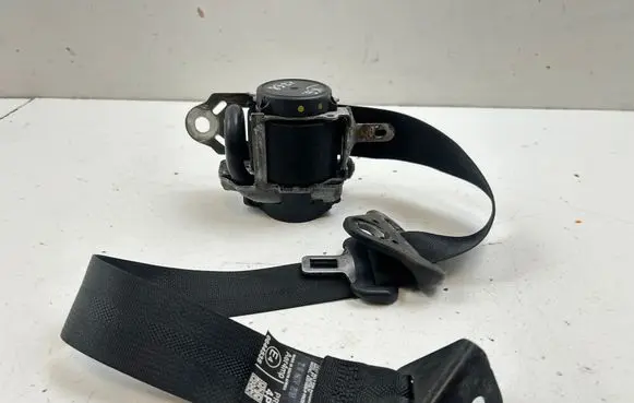 Toyota Hilux (AN120, AN130) Rear seatbelt 