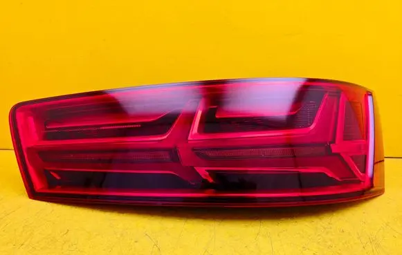 Audi Q7 4M Tailgate rear/tail lights 4M0945094M