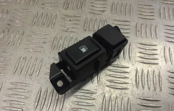 Nissan Navara D23 Fuel tank opening switch 