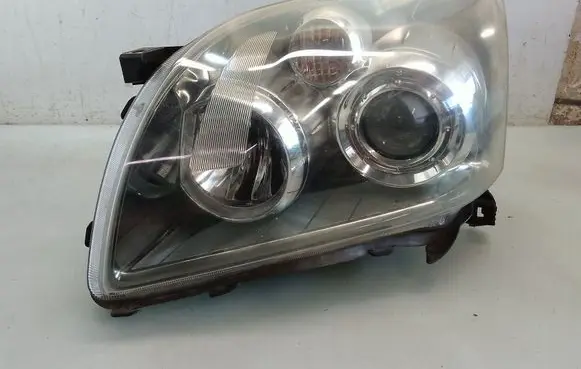 Toyota Avensis T250 Headlight/headlamp
