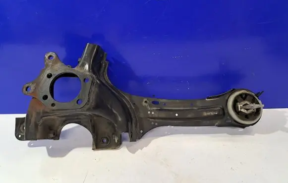 Rear wheel hub