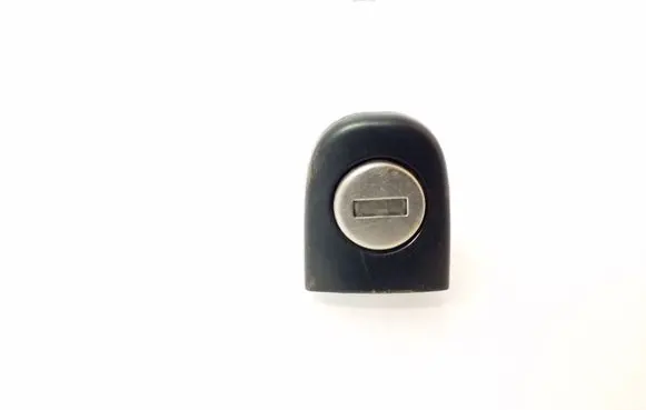 Volkswagen PASSAT B5 Front door lock (next to the handle) 