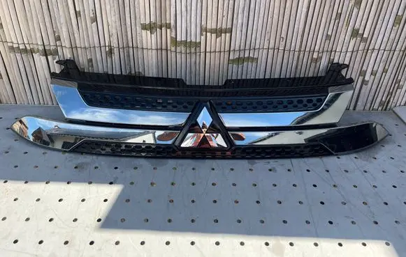 Mitsubishi Outlander Front bumper upper radiator grill 7450B298 74503299