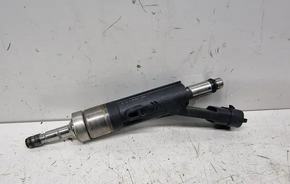 Opel Grandland X Fuel injector 9826718380 9810335380
