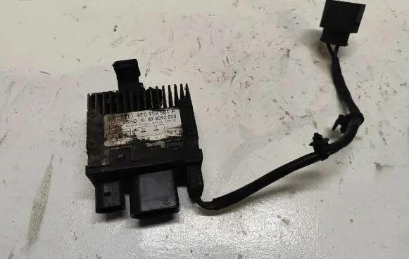 Audi A4 S4 B7 8E 8H Coolant fan relay 8E0959501P 898092000