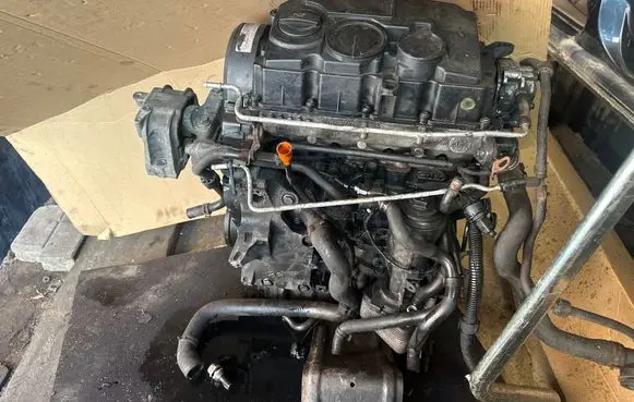 Volkswagen Touran I Engine 038103373R BMM