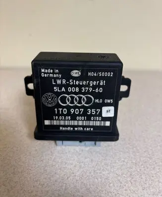 Volkswagen Golf V Light module LCM 1T0907357 00010150 5LA00837960