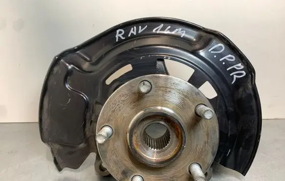 Toyota RAV 4 (XA40) Front wheel hub
