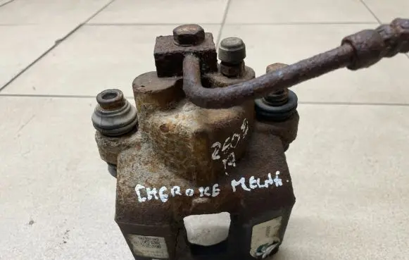 Jeep Grand Cherokee (WK) Rear brake caliper