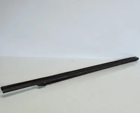 Volkswagen Touareg II Door glass trim 7P0837471