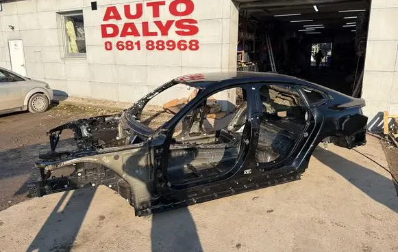 BMW i4 Body 