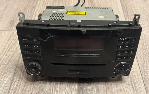 Mercedes-Benz C W203 Radio/CD/DVD/GPS head unit A1698206189 MF2750 021165