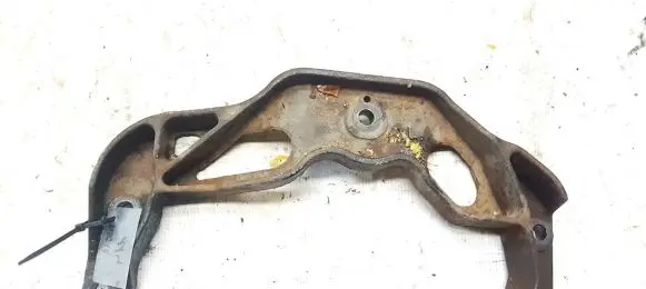 Engine mounting bracket