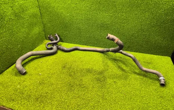 Engine coolant pipe/hose