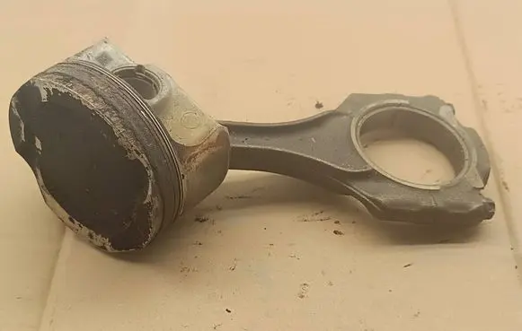 BMW 6 F06 Gran coupe Piston with connecting rod 89L106