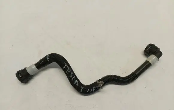 Engine coolant pipe/hose