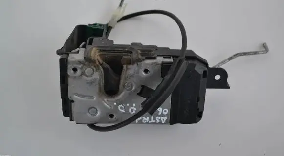 Opel Astra H Front door lock 13210749