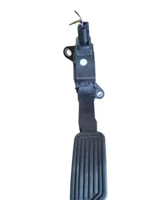 Accelerator throttle pedal