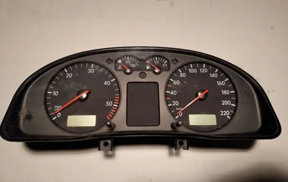 Volkswagen PASSAT B5 Speedometer (instrument cluster) 3B0919881N