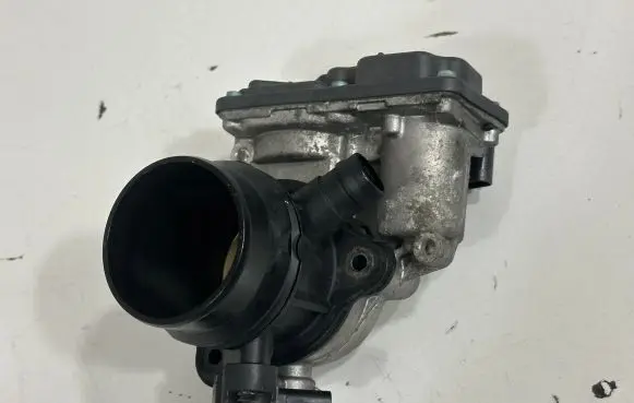 BMW X2 F39 Throttle valve 7618838