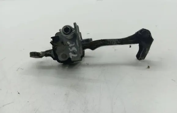 Opel Vectra C Front door check strap stopper 09229749