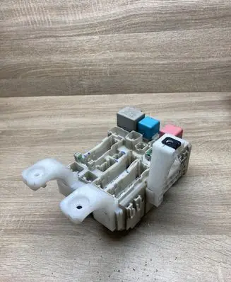 Toyota Prius (XW20) Fuse module 8273047290