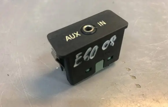 BMW 5 E60 E61 USB socket connector 6986791