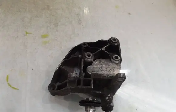 BMW 3 E46 A/C compressor mount bracket 7787319