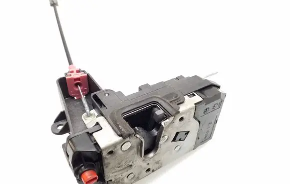 Opel Zafira B Rear door lock 13210739