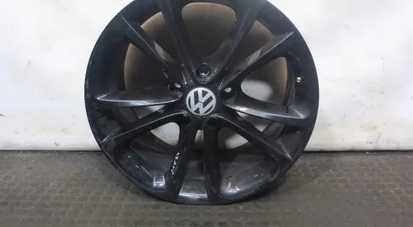 Volkswagen Scirocco R17 alloy rim 