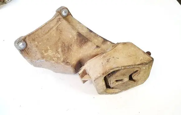 Engine mount bracket