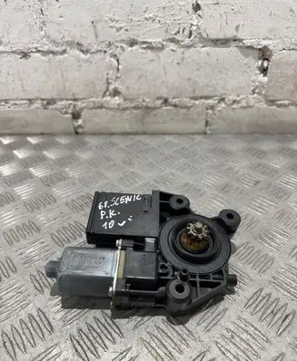 Renault Scenic III - Grand scenic III Front door window regulator motor 807310012R