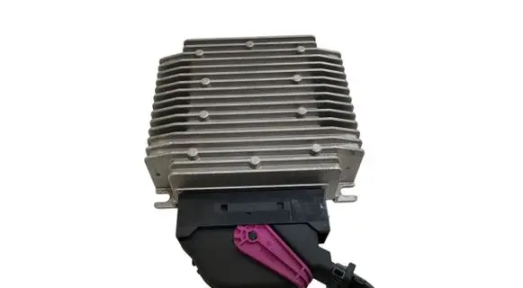 Tesla Model S Sound amplifier 100483310A03 100035000109