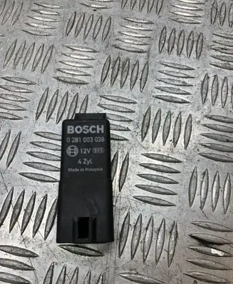 Volkswagen PASSAT B6 Glow plug pre-heat relay 038907281D