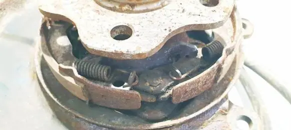 Nissan Qashqai Handbrake/parking brake pads 