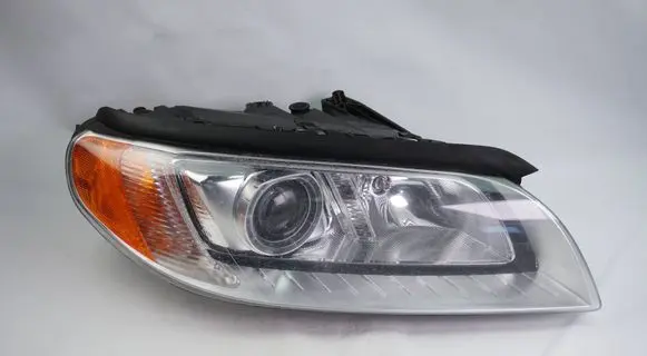 Volvo V70 Headlight/headlamp 31353533