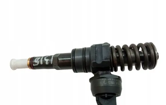 Skoda Fabia Mk2 (5J) Fuel injector 038130073AG