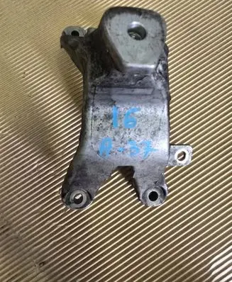 Volkswagen PASSAT B7 Engine mounting bracket 8K0199308AL