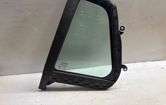 Rear vent window glass