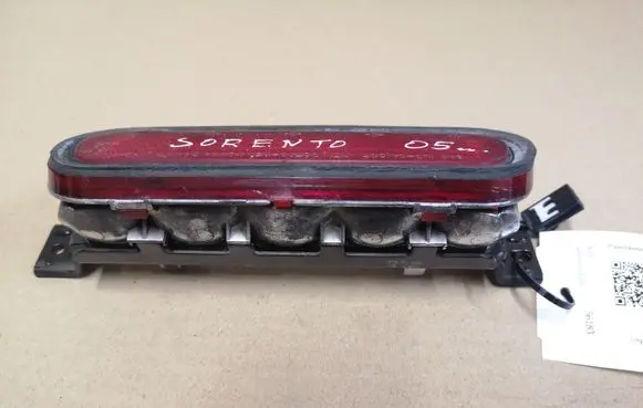 KIA Sorento Third/center stoplight 927003E0