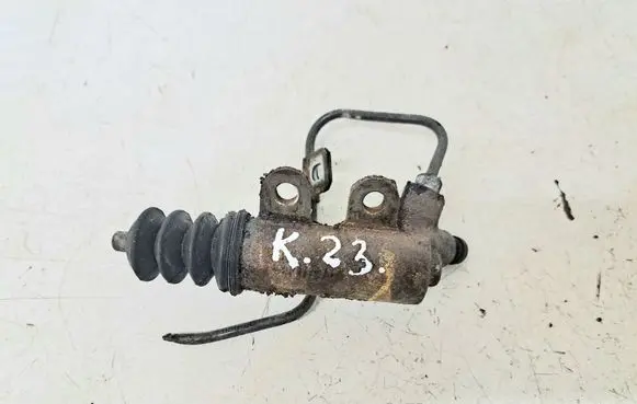 Toyota Avensis T270 Clutch slave cylinder 