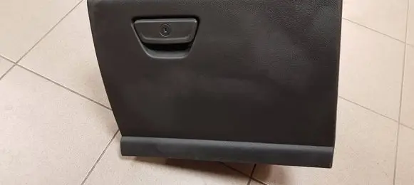 Glove box