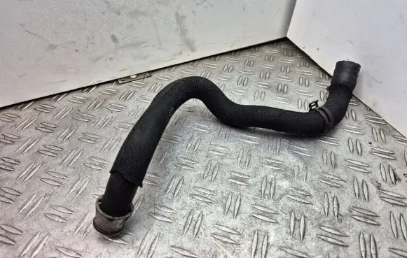 Mercedes-Benz S W221 Engine coolant pipe/hose A2215015584