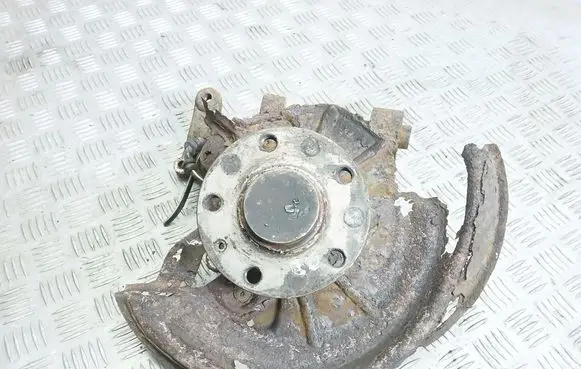 Rear wheel hub spindle/knuckle