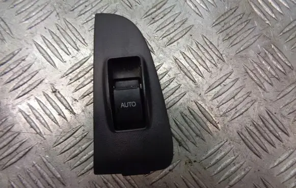 Toyota Avensis T250 Quarter vent window switch 
